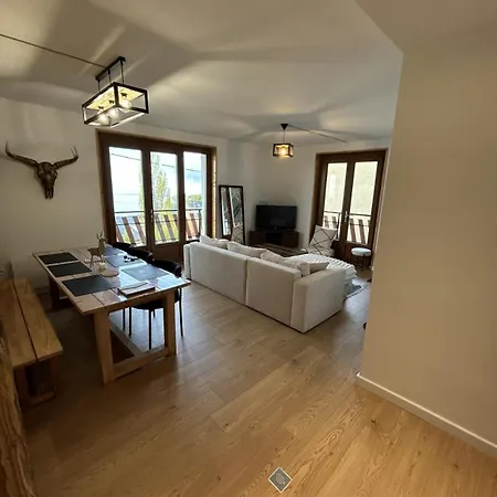 Appartement Moderne Et Spacieux Avec Poele A Bois Et Balcon Apartment